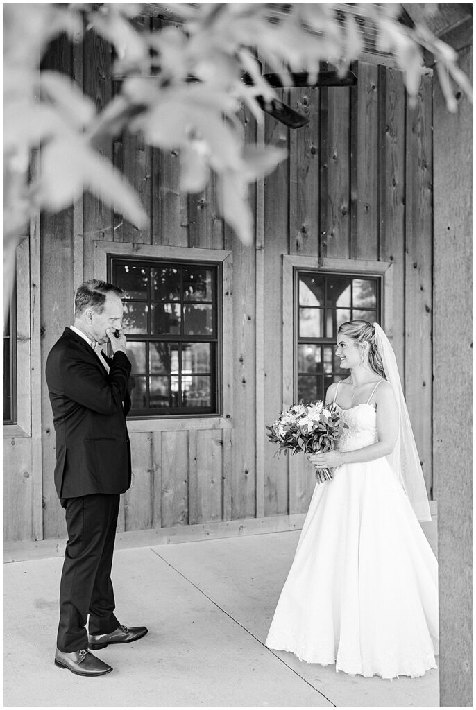 Ideas for how to make barn wedding look like a luxury event | Elegant wedding ideas for North GA | Georgia wedding photographer